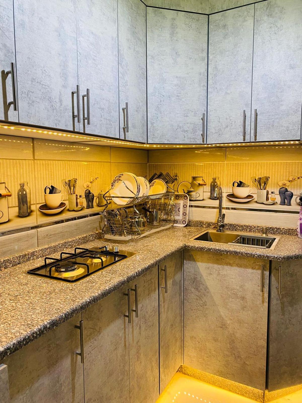 Al Seoudi Furnished Units Lägenhet Az Zarqa Rum bild